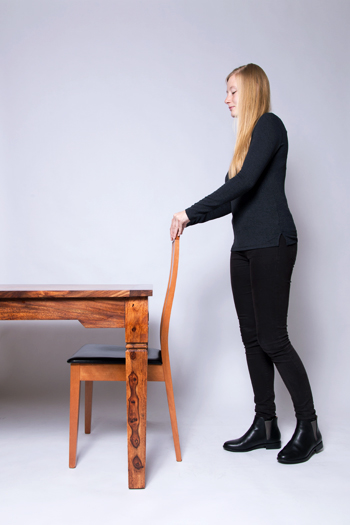 Anleitung - Sich an einen Tisch setzen - How to sit at a table