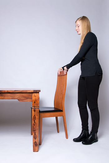 Anleitung - Sich an einen Tisch setzen - How to sit at a table