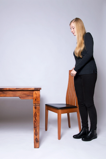 Anleitung - Sich an einen Tisch setzen - How to sit at a table