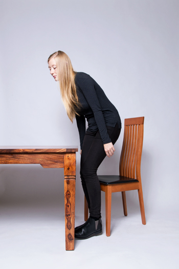 Anleitung - Sich an einen Tisch setzen - How to sit at a table