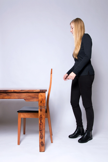 Anleitung - Sich an einen Tisch setzen - How to sit at a table