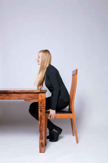 Anleitung - Sich an einen Tisch setzen - How to sit at a table