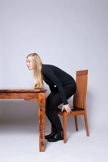 Anleitung - Sich an einen Tisch setzen - How to sit at a table