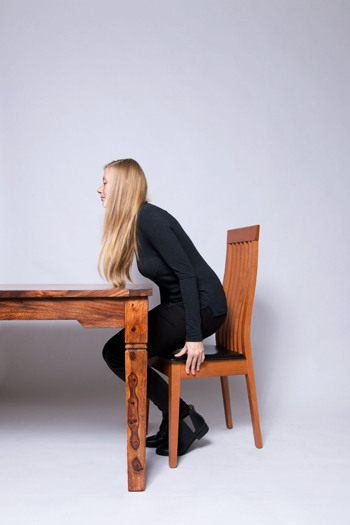 Anleitung - Sich an einen Tisch setzen - How to sit at a table