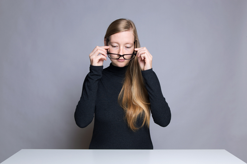 Aleitung - Eine Brille auf- und absetzen / How to put on and take off glasses Joerg Lipskoch