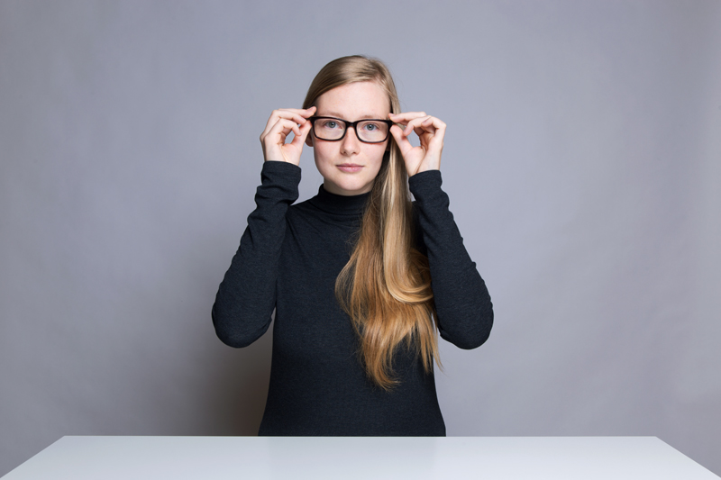 Aleitung - Eine Brille auf- und absetzen / How to put on and take off glasses Joerg Lipskoch
