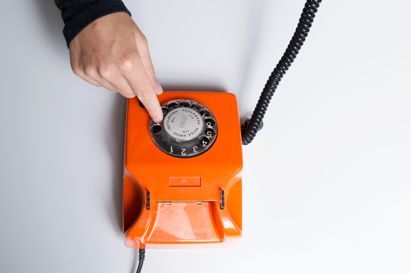 Anleitung - Ein Wählscheibentelefon benutzen - How to use a dial phone