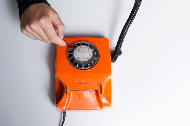 Anleitung - Ein Wählscheibentelefon benutzen - How to use a dial phone